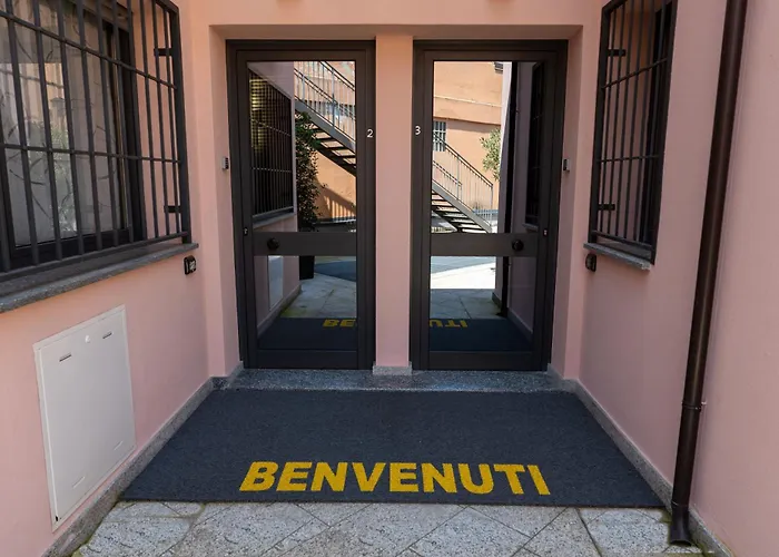 La Casa Sul Naviglio Di Debora Daire Milano