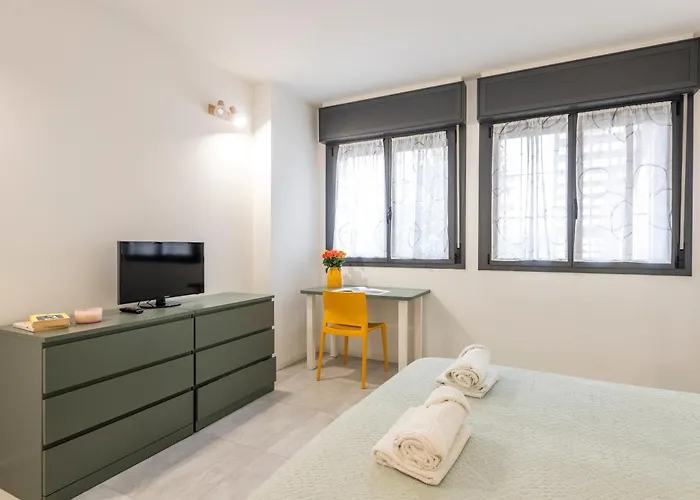 La Casa Sul Naviglio Di Debora Daire Milano