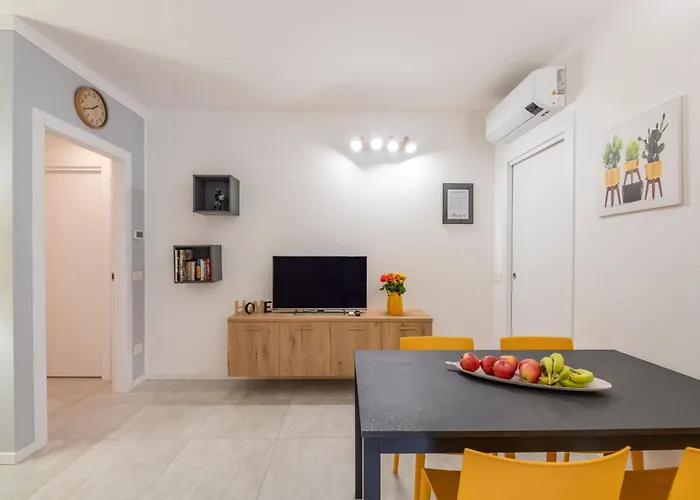 La Casa Sul Naviglio Di Debora Daire Milano